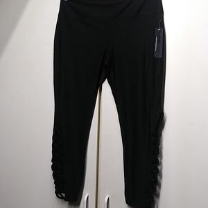 (NWT) Large, Inspired Hearts capri leggings.